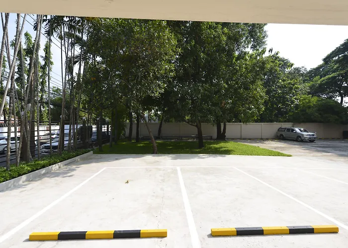 Sukhumvit 71 מלון 3*